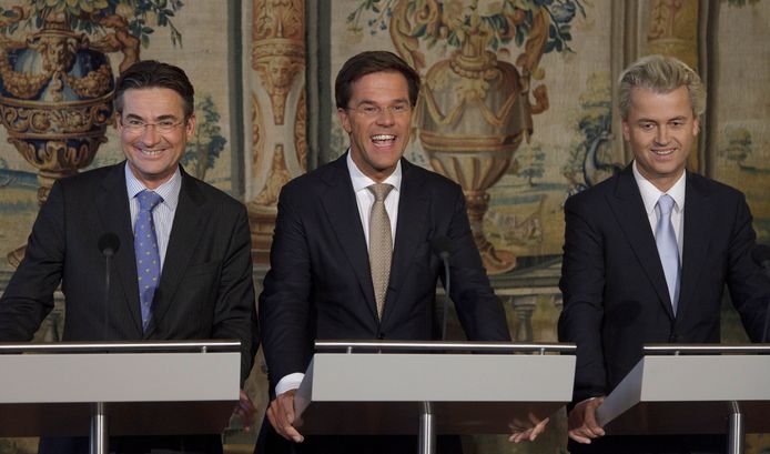 Maxime Verhagen samen met Mark Rutte en Geert Wilders bij de presentatie van de coalitie op 30 september 2010.