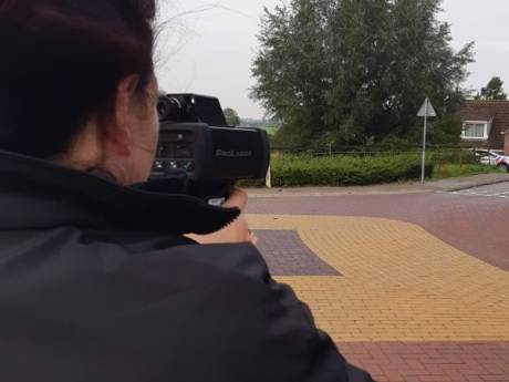 ‘Ingehuurde’ agenten delen 35 bekeuringen uit in gemeente Altena