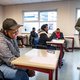 In klas 1B worden persconferenties niet bekeken, begrepen of geloofd, dus helpt de docent een handje