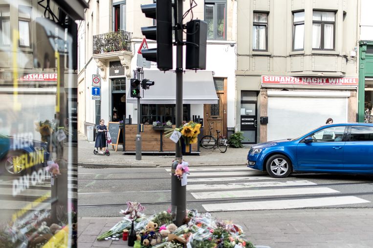 Het kruispunt van de Lange Leemstraat en de Sint-Vincentiusstraat waar het tragische ongeval plaatsvond. Beeld Tine Schoemaker