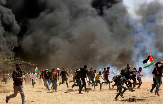 Palestijnse demonstranten raken bij de grens dagelijks slaags met het  Israëlische leger.
