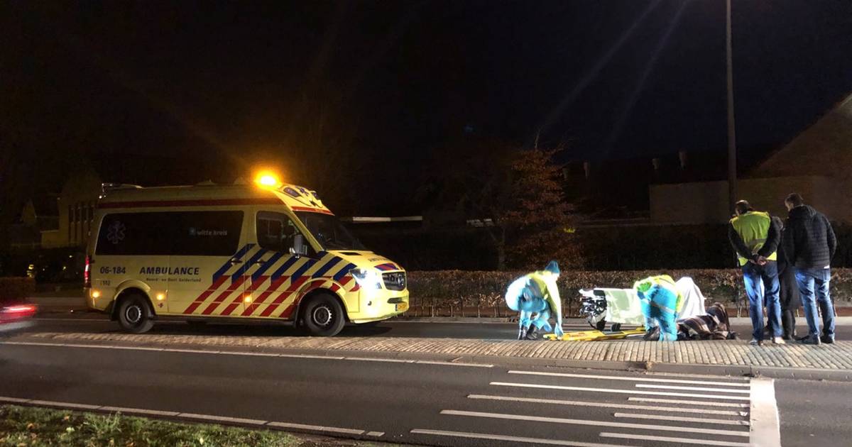 Man aangereden op zebrapad in Putten.