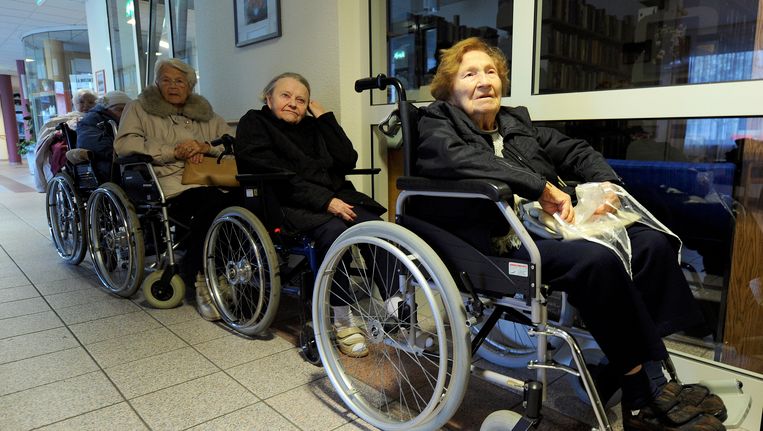 Bejaarden in een verzorgingstehuis in Koblenz. Beeld AP