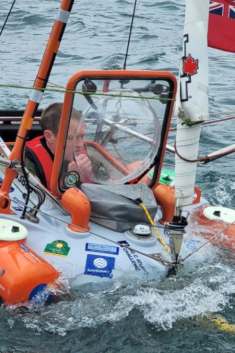 Traversée de l'Atlantique: son minuscule voilier prend l'eau après quelques heures