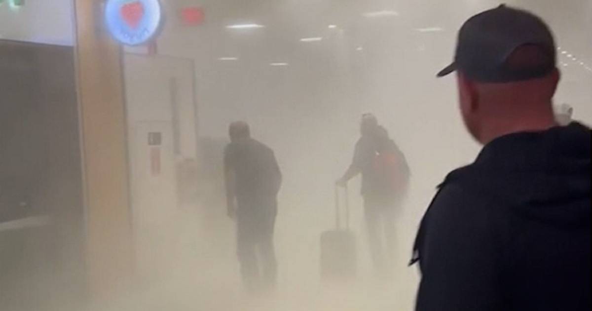 Late passengers are no longer allowed to board and security is attacked with a fire extinguisher |  strange