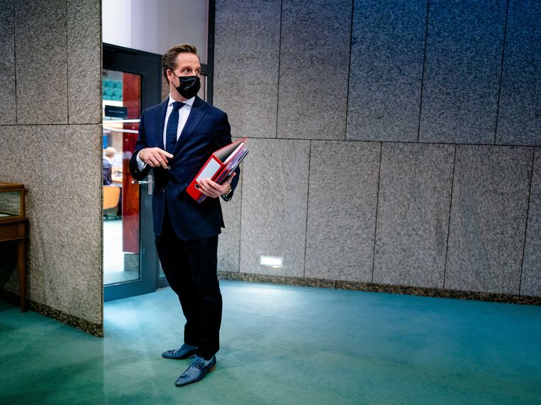 Demissionair Minister Hugo de Jonge van Volksgezondheid, Welzijn en Sport (CDA) in de Tweede Kamer na afloop van een debat over een privacylek in de systemen van de GGD.  Beeld ANP
