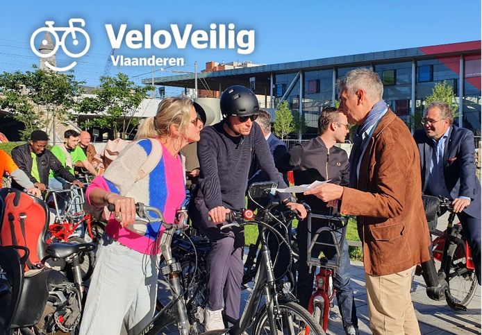 Van 9 tot 13 mei trekt onze VTM-wielerjournalist Stijn Vlaeminck elke dag al fietsend door een andere provincie, op zoek naar goede en mindere goede voorbeelden voor onze fietsveiligheid. Start: provincie Antwerpen.