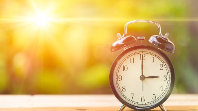 Komend weekend schakelen we over op zomertijd: minder slapen, langer licht