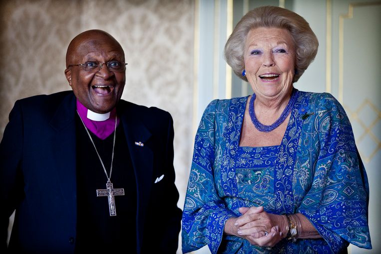 Koningin Beatrix ontving de Zuid-Afrikaanse aartsbisschop Desmond Tutu op Huis ten Bosch in Den Haag.  Beeld ANP - Ilvy Njiokiktjien