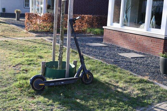Zondagavond is een man met een elektrische step gevallen in Kaatsheuvel. Ambulances en een traumahelikopter moesten ter plaatse komen.