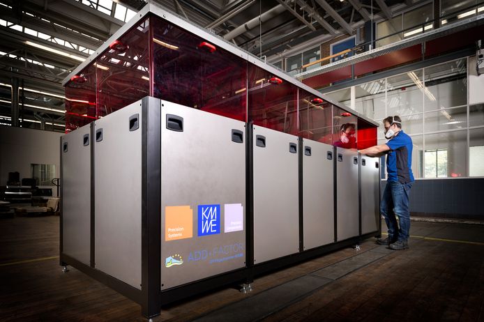De nieuwe 3d printmachine van KMWE wordt deze week gepresenteerd.