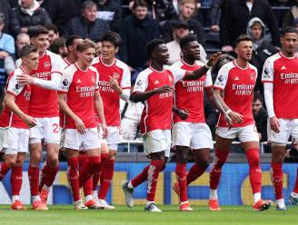 Arsenal weerstaat comeback van Spurs in derby en blijft aan kop in Engeland