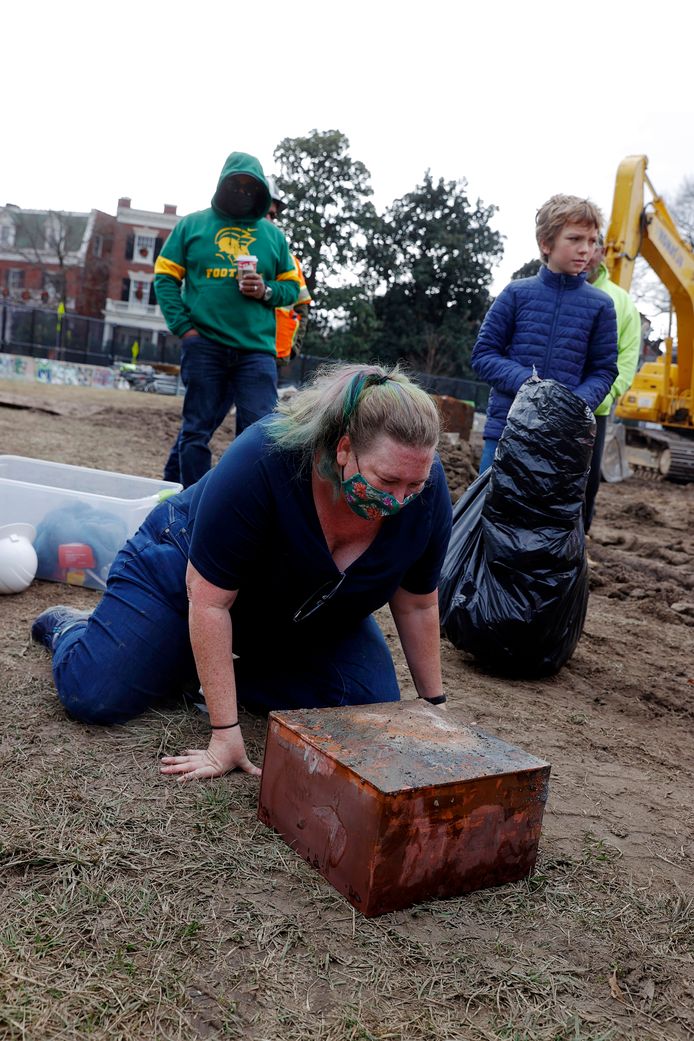 De tijdscapsule zelf, een koperen doos waar de artefacten in bewaard zaten.