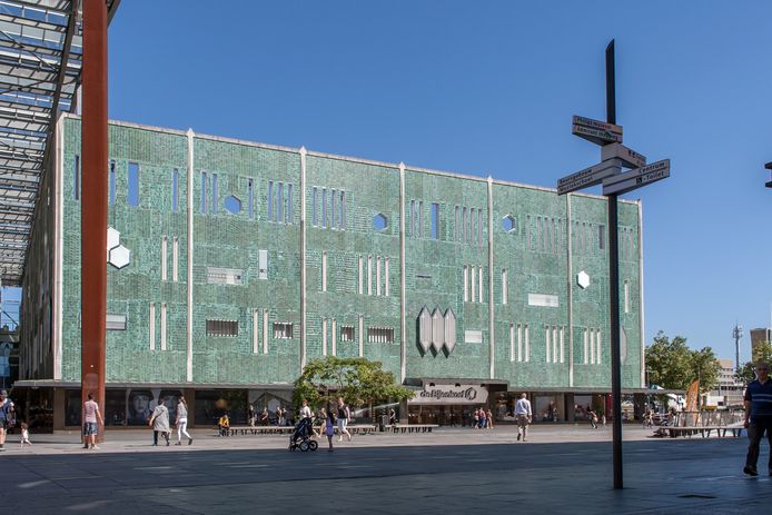 Archieffoto van het 18 Septemberplein en de Bijenkorf in Eindhoven.