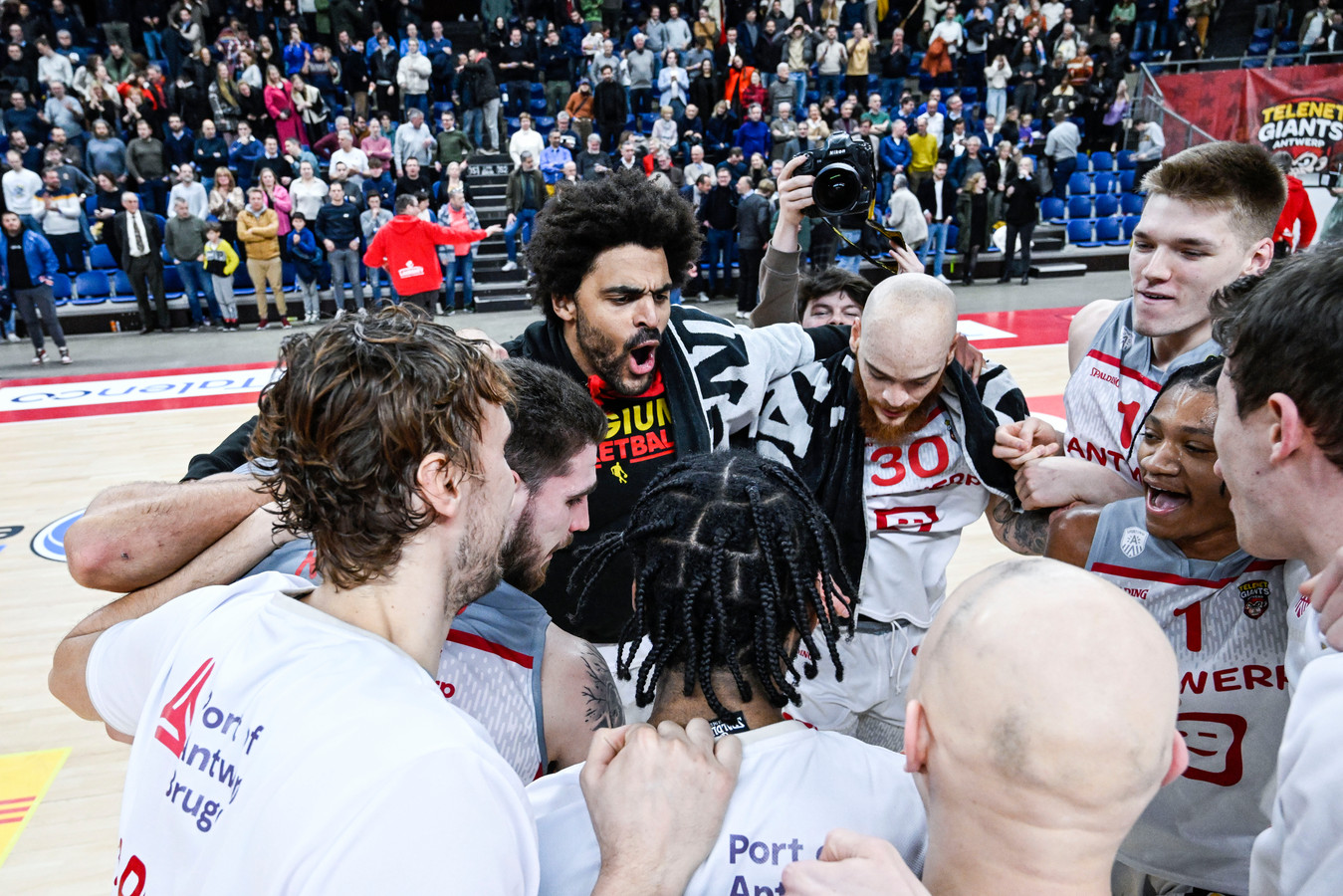 Antwerp Giants schakelt Luik uit en kwalificeert zich voor de bekerfinale. JeanMarc Mwema