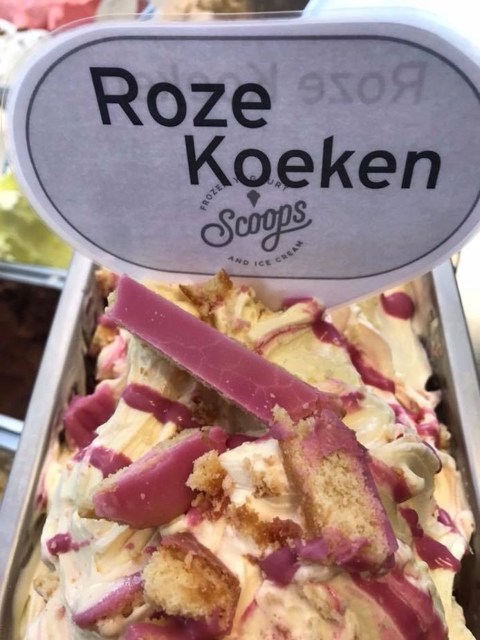 Het roze koeken-ijs in de vitrine aan de Veemarktstraat.