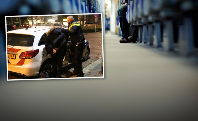 Het aantal incidenten op de Vechtdallijn is de afgelopen periode fors toegenomen. Inzetje: aanhouding van een asielzoeker op station Emmen, afgelopen maandag.