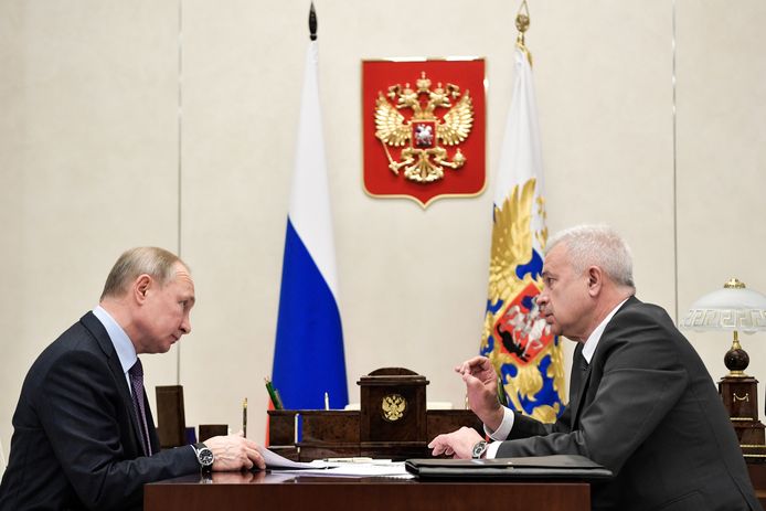 Moskou, 28 januari 2020: Vladimir Poetin aan tafel met Vagit Alekperov.