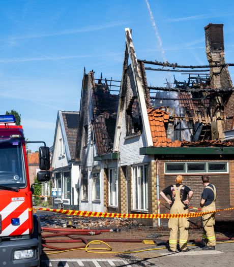 Buren afgebrande migrantenhuizen Velp geschrokken: ‘Barbecue mogelijk oorzaak van brand’