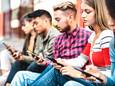 Zeven uur per dag op je telefoon: hoe sociale media ons in hun greep houden en hoe je ervan loskomt