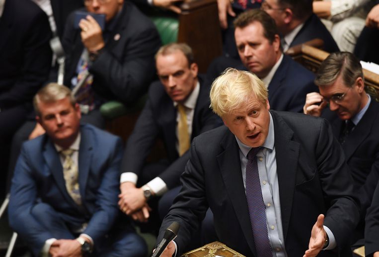 Boris Johnson in het Lagerhuis: ‘Hij heeft deze nederlaag andermaal zelf bewerkstelligd’ Beeld AP