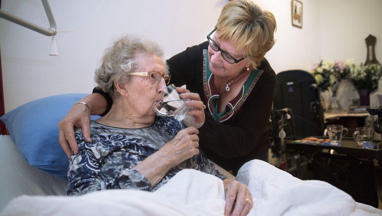 'We kunnen verplegers ook fatsoenlijk gaan betalen.' Beeld Arie Kievit