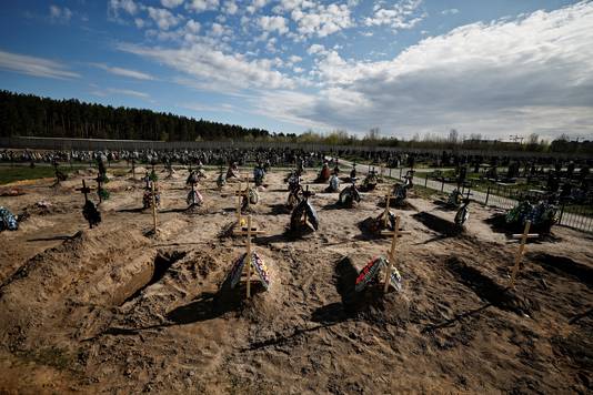 Begraafplaats voor mensen die om het leven zijn gekomen tijdens de Russische aanvallen in Boetsja. 