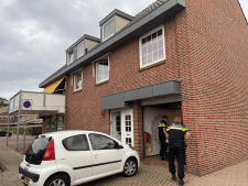 Inval bij verdachte (24) van grootschalige handel in illegaal, zwaar vuurwerk in Sint Willebrord