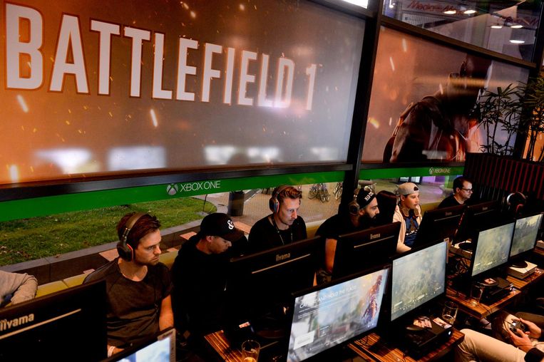 Gamers spelen het spel Battlefield. Beeld anp