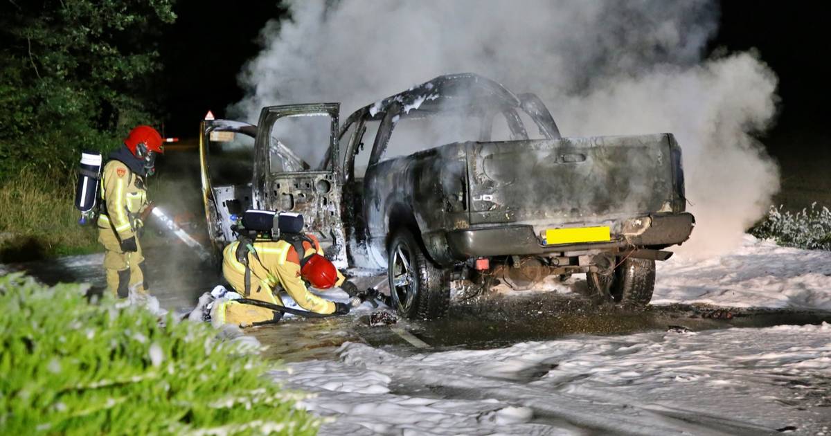 Gastank ontploft bij brand Dodge Ram in Hooge Mierde