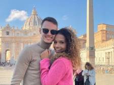 Coup de foudre sur le rectangle vert: une arbitre officialise son couple avec un joueur