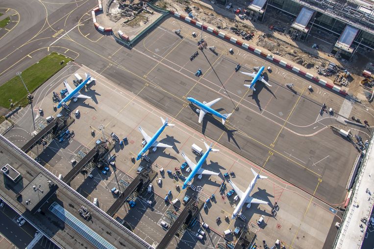 KLM gaat er niet van uit dat ze deze zomer op grote schaal vluchten moet annuleren. Beeld Peter Bakker / ANP