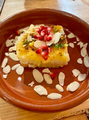 Libanees griesmeelpap met saffraan, pistache en granaatappel.