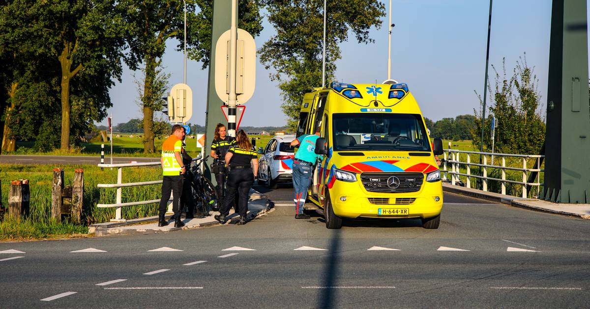 Botsing tussen fietser en auto op kruising bij Loenen