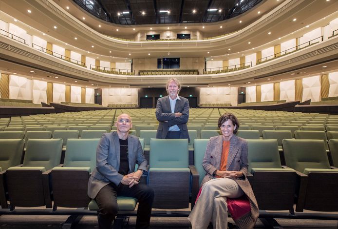 Sven Arne Tepl, Jan Zoet en Willemijn Maas in de concertzaal van Amare.
