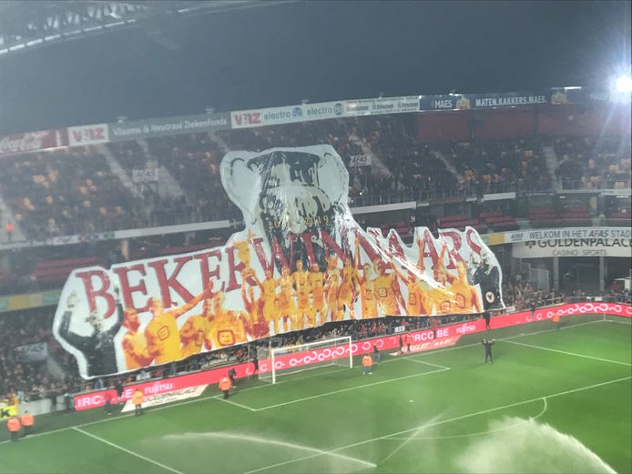 De supporters van KV Mechelen hadden een knappe tifo in huis.