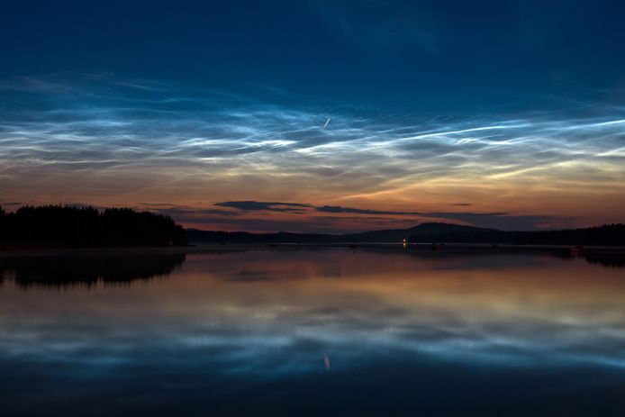 Vergeet dus niet omhoog te kijken in het eerste uur na zonsondergang. Wie weet spot je ze wel.