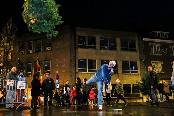 In Oudergem gaat men op zoek naar 's lands beste kerstboomwerper.