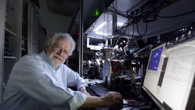 Drietal krijgt Nobelprijs voor Natuurkunde na baanbrekend onderzoek naar kwantummechanica
