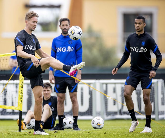 Cody Gakpo en Luuk de Jong zetten zich in om meer ...