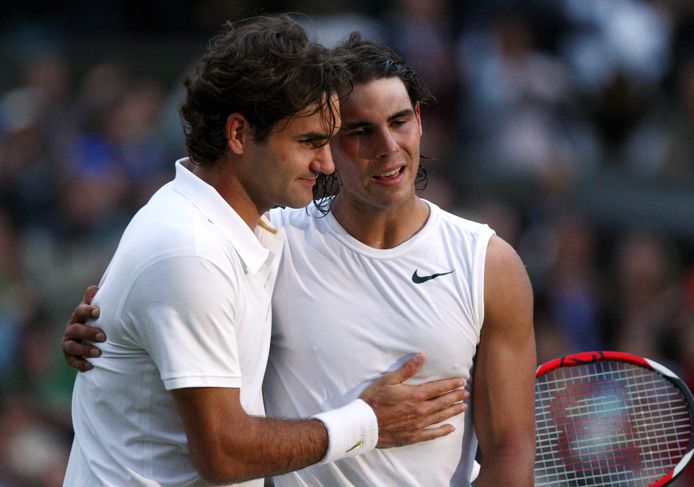 Roger Federer en Rafael Nadal na wat de beste tennismatch ooit wordt genoemd.