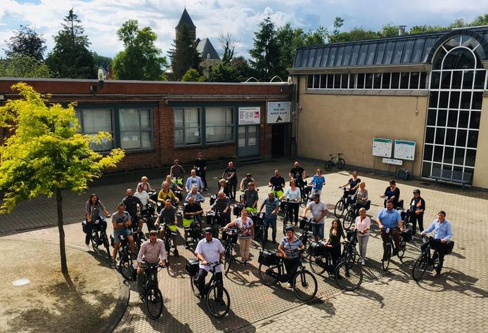 Uitbreiden Adolescent Noodlottig Gemeentepersoneel rijdt voortaan met de elektrische fiets: “We hebben een  voorbeeldfunctie” | Sint-Lievens-Houtem | hln.be