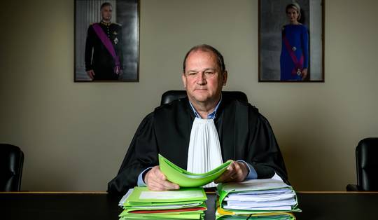Vrederechters getuigen: ‘Banden plat zetten. Mazout gieten onder de bomen. Buren pesten elkaar in de hoop dat de ander verhuist’