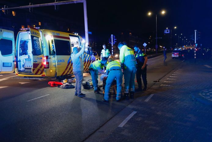 Dronken Pool geschept door auto op de Marconilaan in Eindhoven.