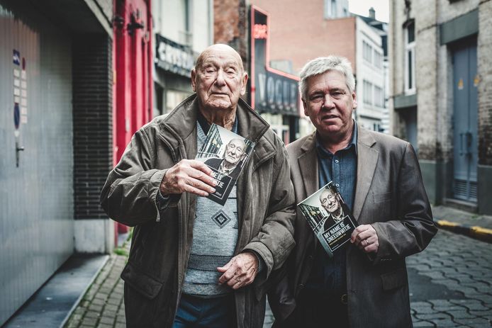 Roger Lemaigre, met journalist Rudi Moeraert, die een boek heeft geschreven over 'Sneeuwwitje'.
