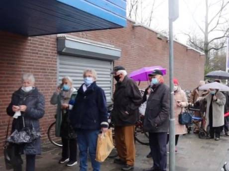 GGD stopt met pop-uplocaties in Zaanstreek na agressiviteit en grote toeloop: ‘Bizar druk’