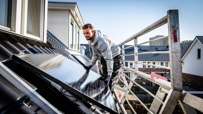 Zonnepanelen leggen in beschermd stadsgezicht moet makkelijker worden: ‘Noodzakelijk’
