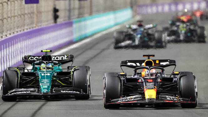 Verstappen haalt Alonso in en pakt tweede plek in GP Saoedi-Arabië