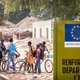 Met kippen en onderwijs tracht EU jongeren in Senegal te houden
