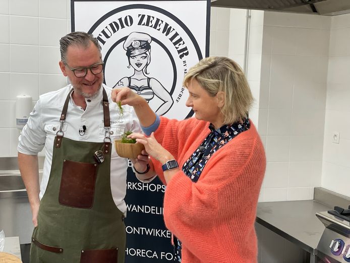 Vlaams minister Hilde Crevits proefde heel wat producten met algen en zeewier in Oostende